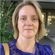 Je suis un professeur d'allemand expérimenté, et je suis là pour vous aider à atteindre vos objectifs linguistiques